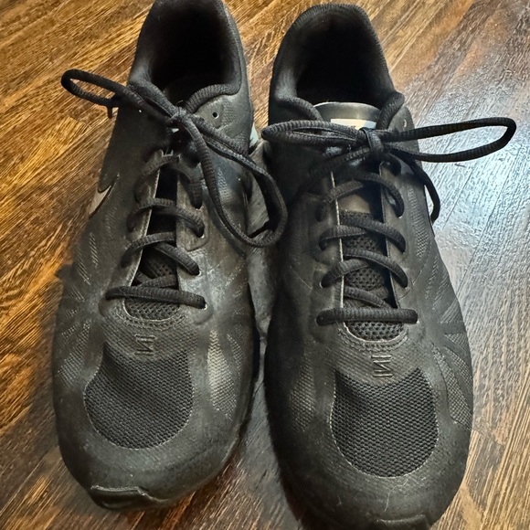 Nike Shox Men's Black Athletic Shoes - Picture 3 of 6